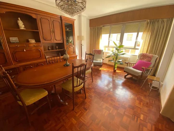 Piso familiar muy amplio con piscina comunitaria